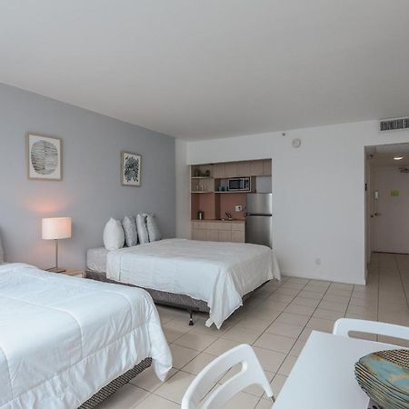 Castle Beach Suites By Vacation Media ไมอามีบีช ภายนอก รูปภาพ