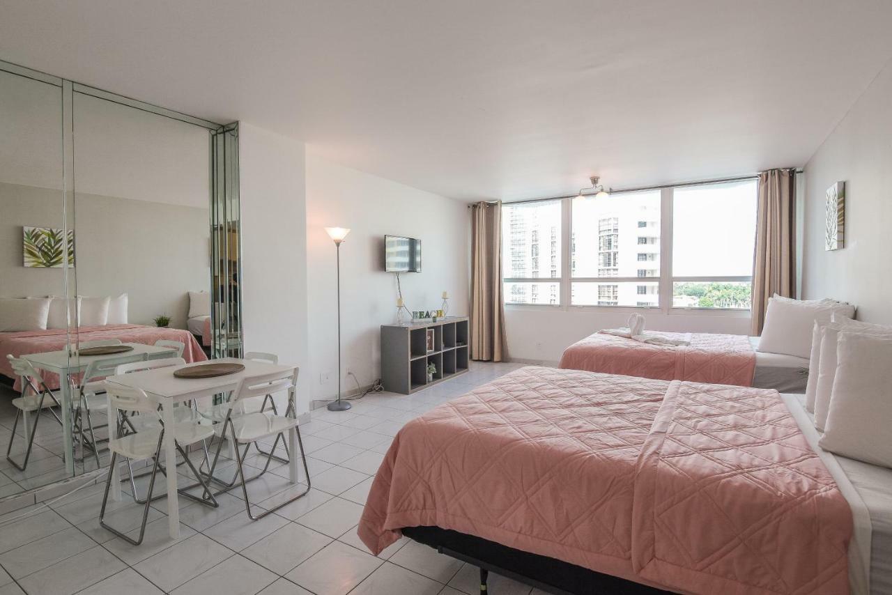 Castle Beach Suites By Vacation Media ไมอามีบีช ภายนอก รูปภาพ