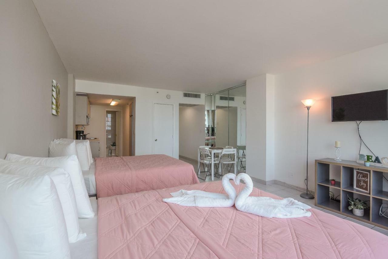 Castle Beach Suites By Vacation Media ไมอามีบีช ภายนอก รูปภาพ