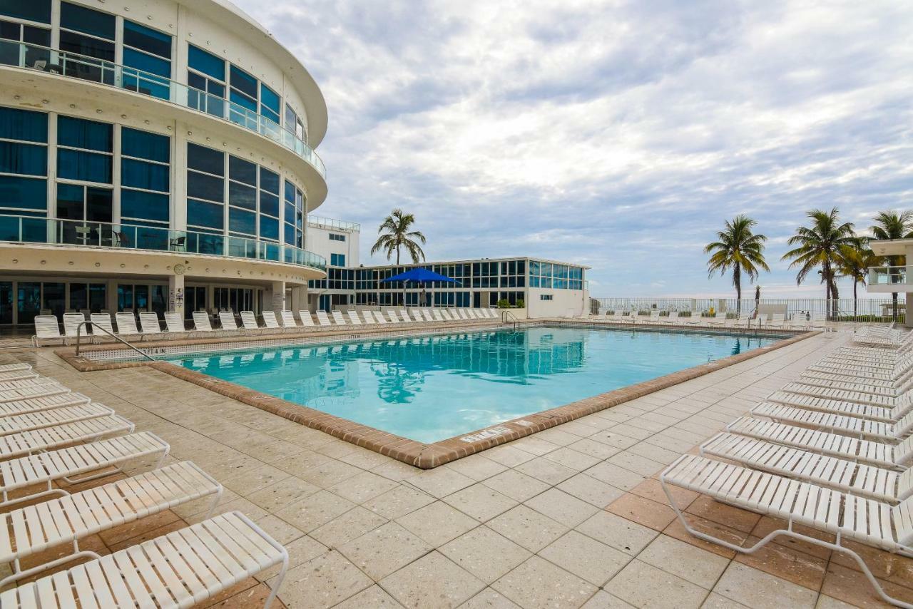 Castle Beach Suites By Vacation Media ไมอามีบีช ภายนอก รูปภาพ